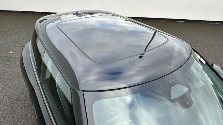 MINI Cooper 135kW E Classic 41kWh 3dr Auto Electric Hatchback